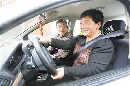 學(xué)員在練車