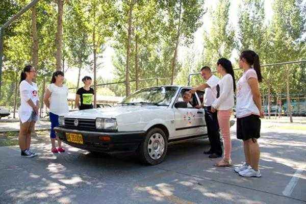 學員在學車