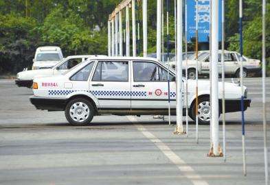 驾校教练车